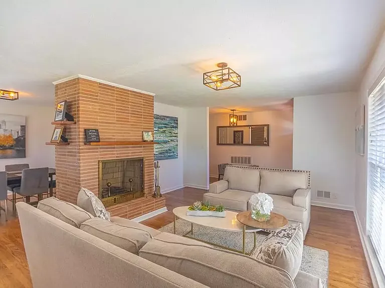 614 Camellia St NE — Photo 10