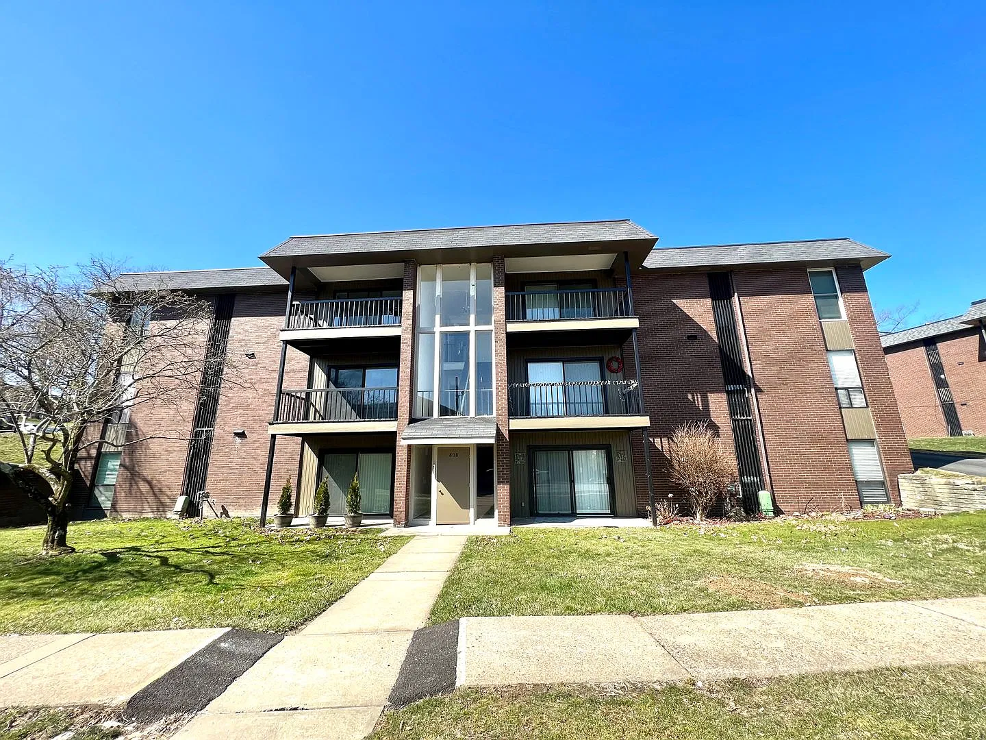 Moon Township- Updated 1 bedroom 1 Bathroom -Fox Hollow — Photo 1