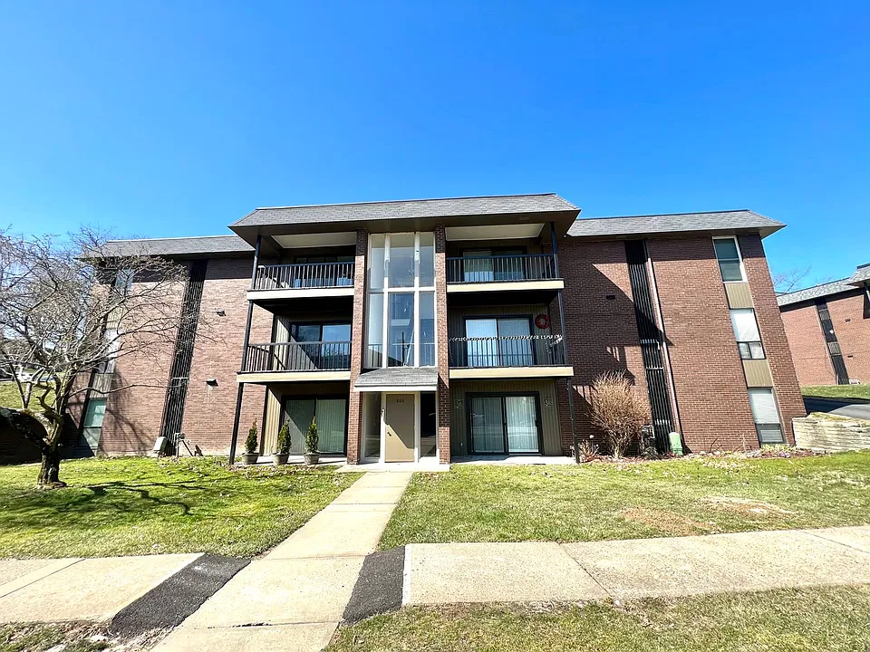 800 College Park Dr #9