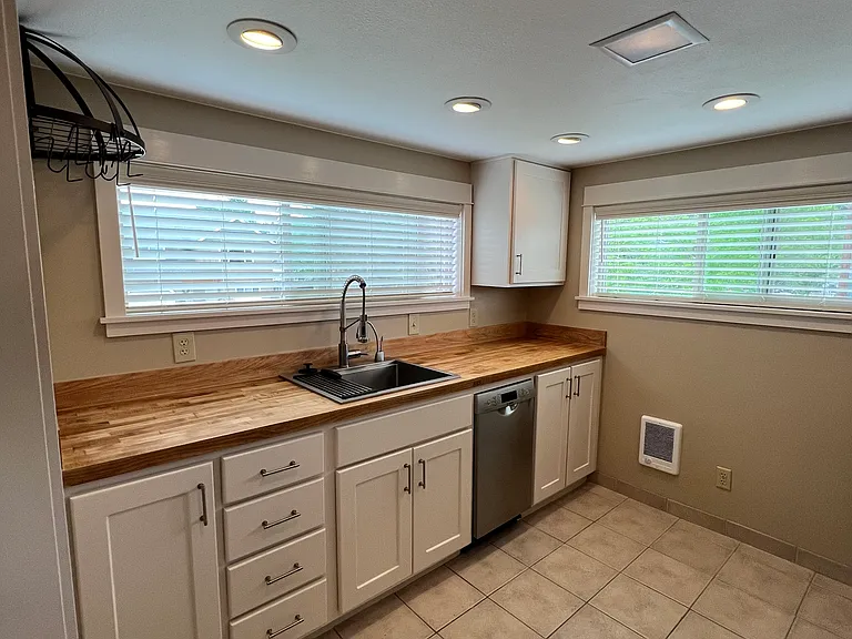 652 Newport Ave #2 — Photo 13