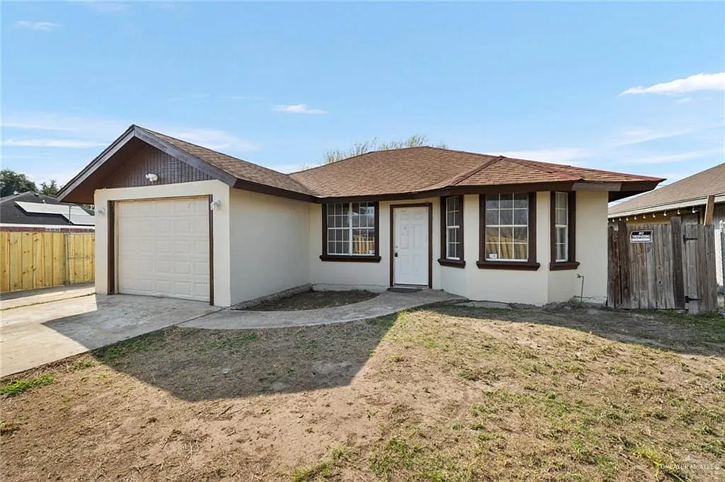 2 bed, 1.0 bath, 981 sqft, $1,195 — Photo 1
