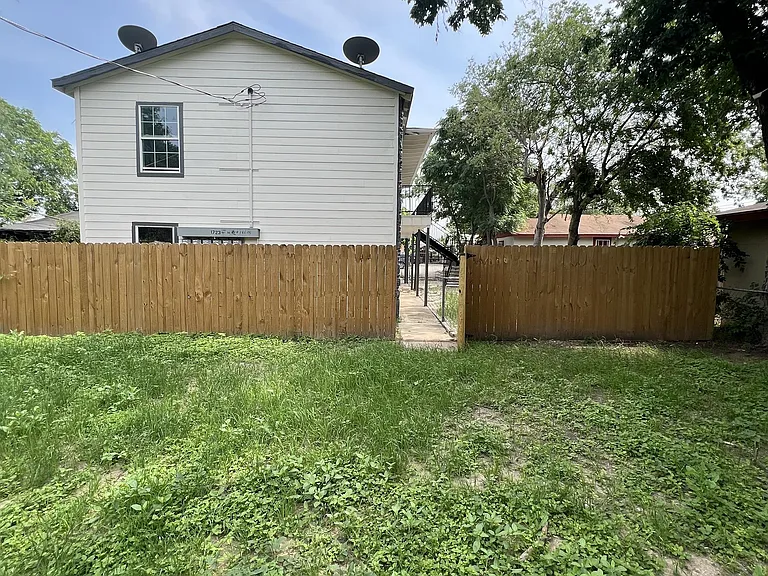 1723 W Mayfield Blvd #2 — Photo 12