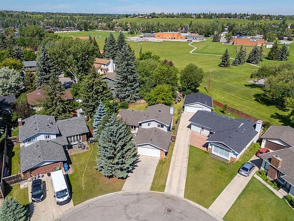 4th image of 680 Deer Park Way SE