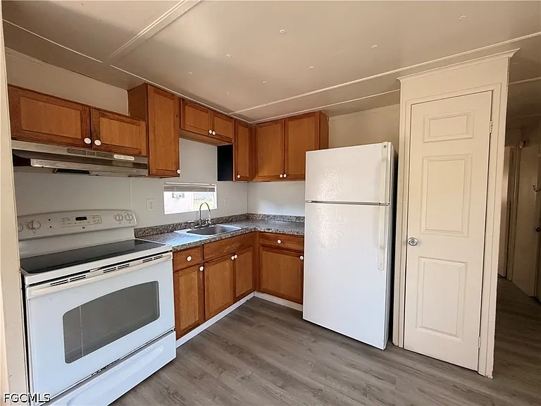 7869 Suncoast Dr — Photo 8