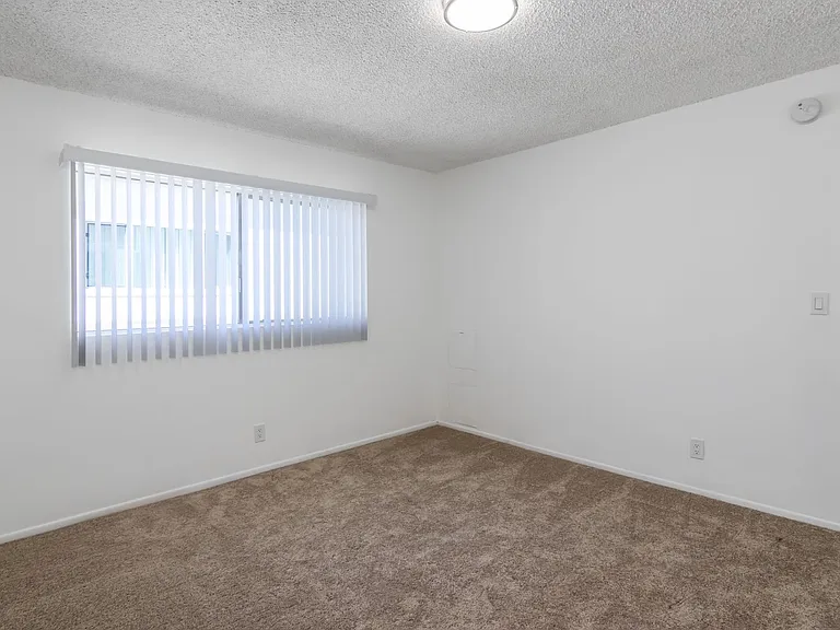 4065 McLaughlin Ave — Photo 9