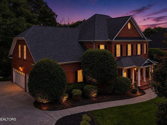3rd image of 928 Blackstone Dr