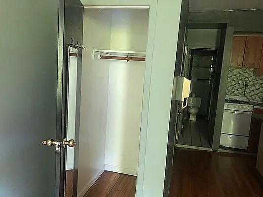 4th image of 309 W 21st St APT 4d