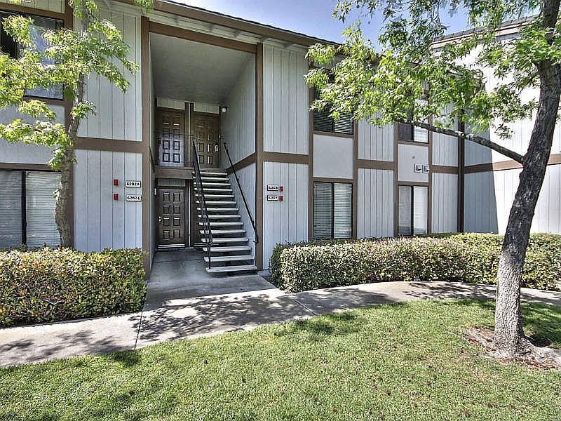 Beautiful Upstairs Condominium