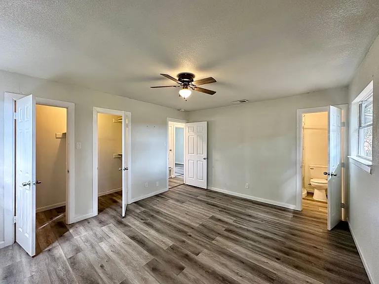 1410 Hammond Dr — Photo 16