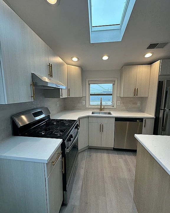 1st image of 123 W Tide Way