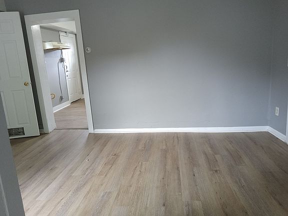 5th image of 718-720 E Grape St #3