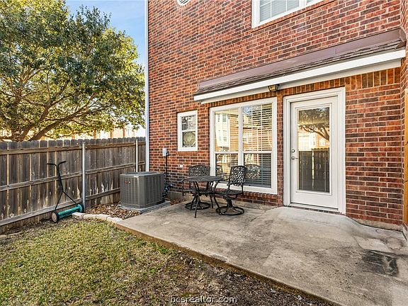 4th image of 305 Holleman Dr E APT 507