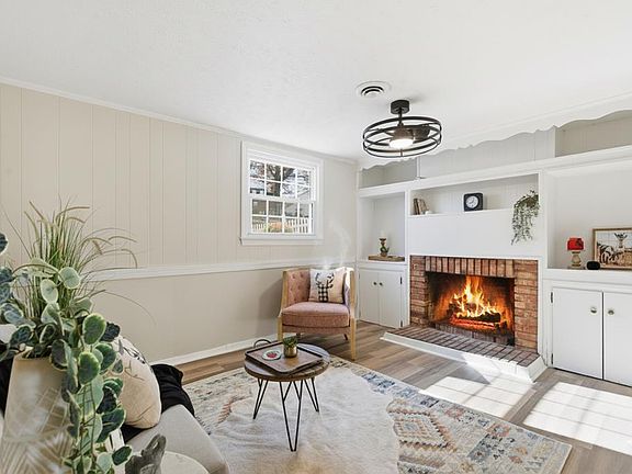 3rd image of 131 Elon Pl