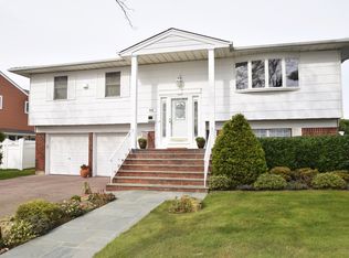 905 Marginal Rd, Long Beach, NY 11561