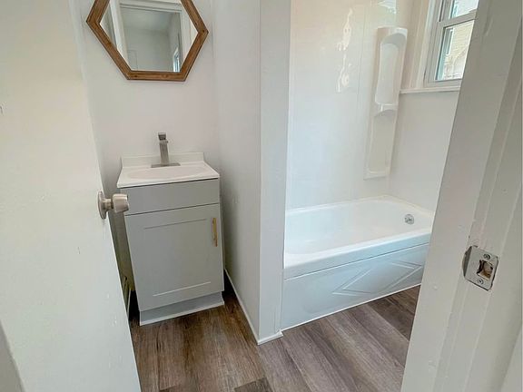 3rd image of 1913 Pleasant St #713-1