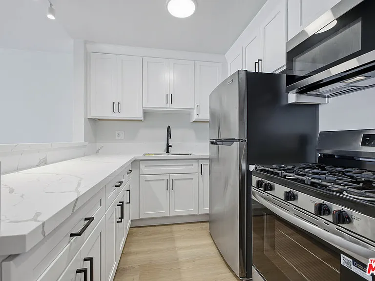 1337 S Hoover St #1433-6 — Photo 3