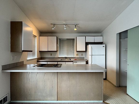 2nd image of 1005 S 17th Ave APT A