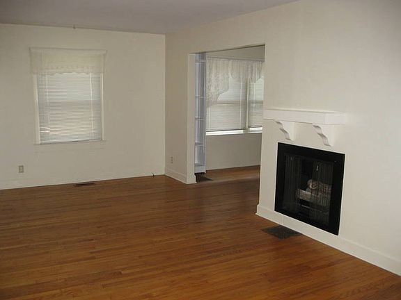 3rd image of 6133 Crittenden Ave