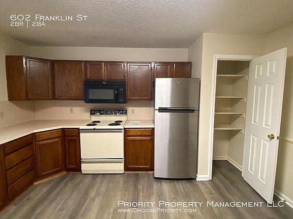 4th image of 602 Franklin St