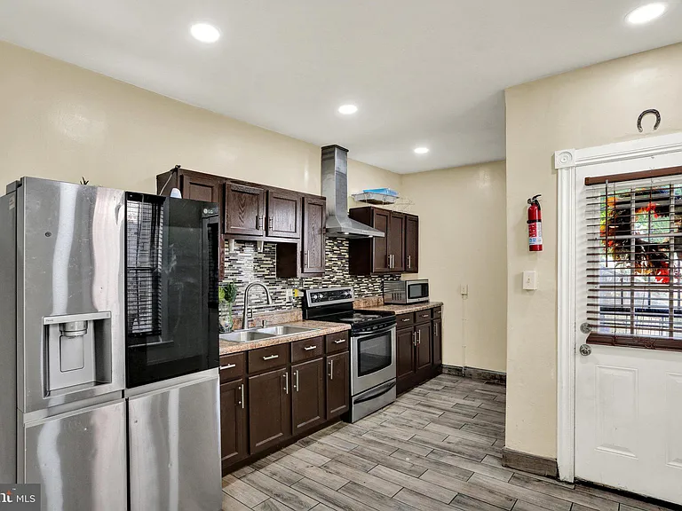 234 W Douglass St — Photo 12