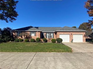 10 Royal Oak Ct, Hurricane, WV 25526