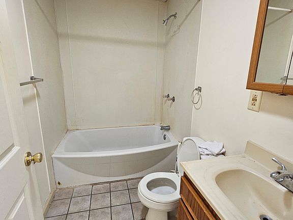 3rd image of 100 Louisa St APT 1