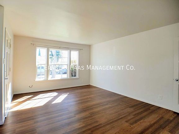 4th image of 2257 E Poinsettia St