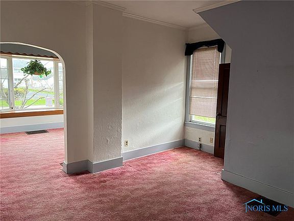 5th image of 315 Jackson St