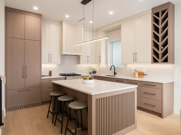 4331 Union St #2, Burnaby, BC V5C 2X5