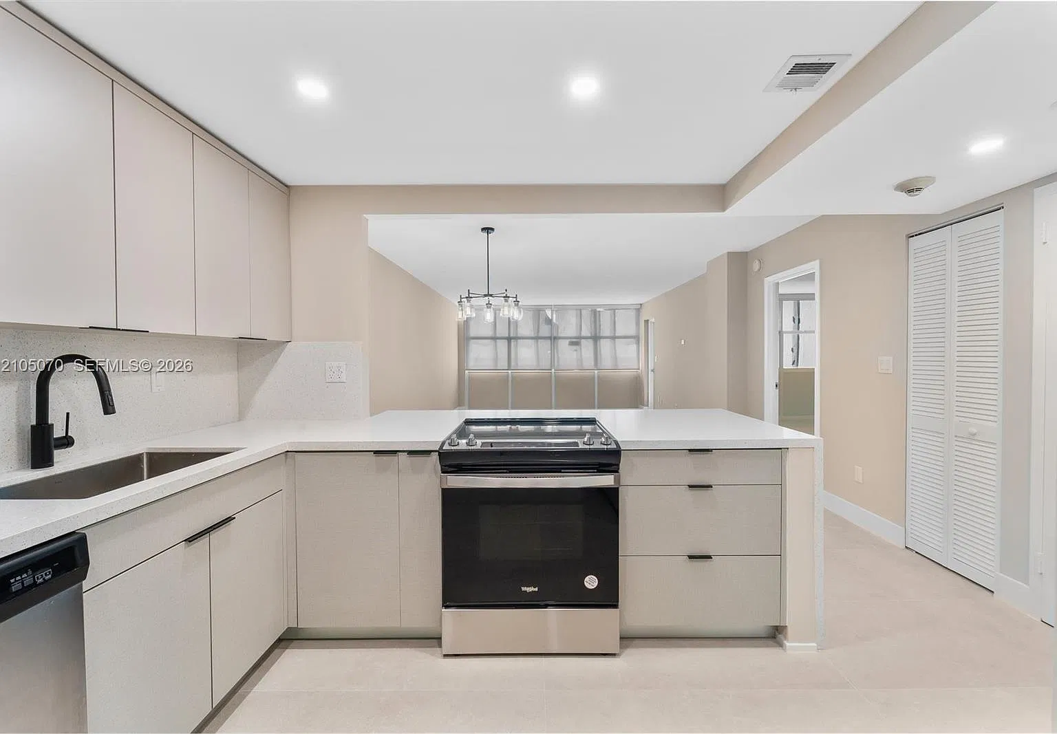 Bayshore Place Condo — Photo 1
