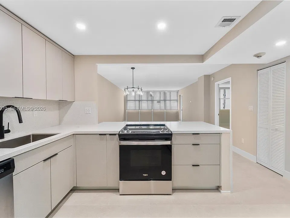 1420 Brickell Bay Dr #1202E