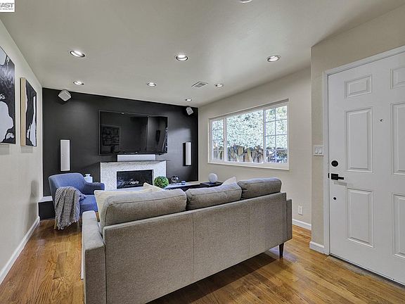 4th image of 2620 Shady Draw