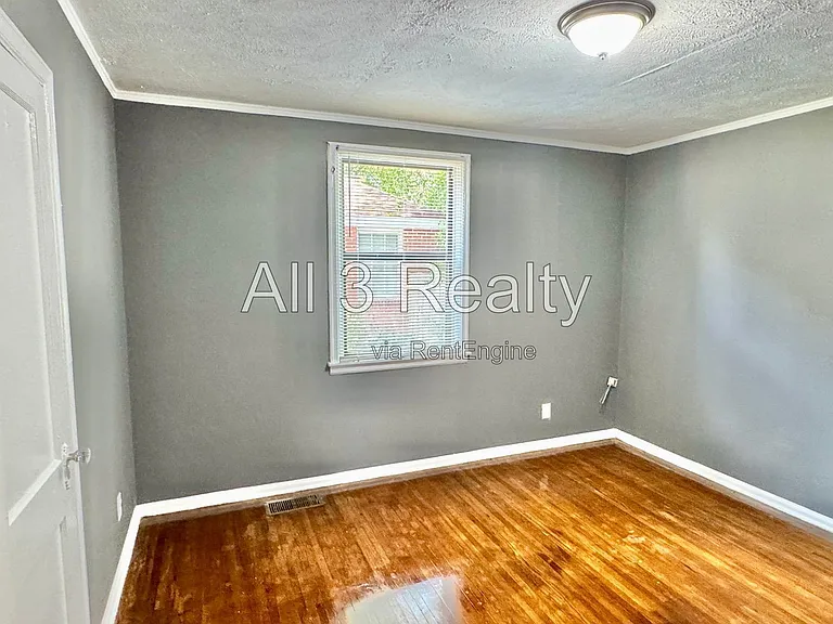 208 Bradley Dr — Photo 26