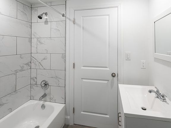 4th image of 856 E Woodlawn St Floor 1