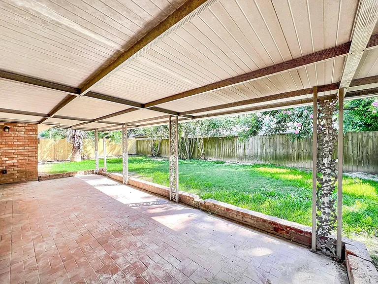 23207 Naples Dr — Photo 21