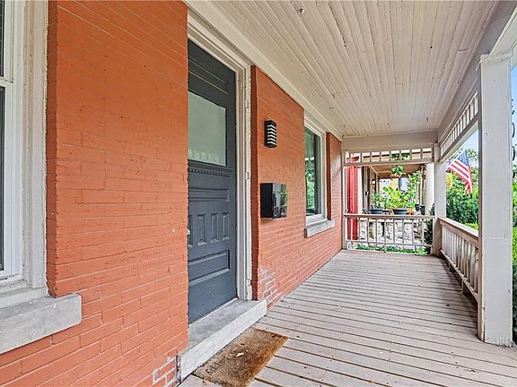 3rd image of 3009 Oak St