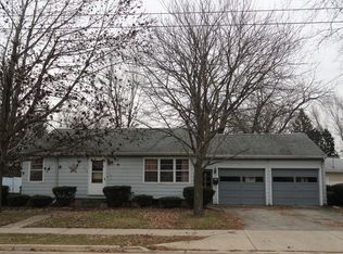 516 Center Cross St, Sycamore, IL 60178