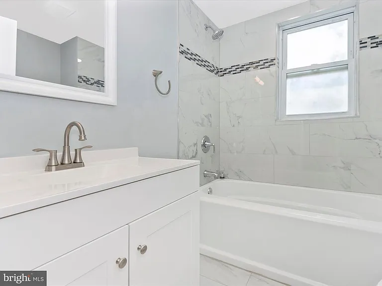 903 Minna Ave — Photo 12