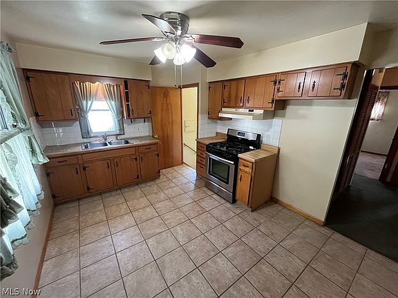 4th image of 15513 Walvern Blvd