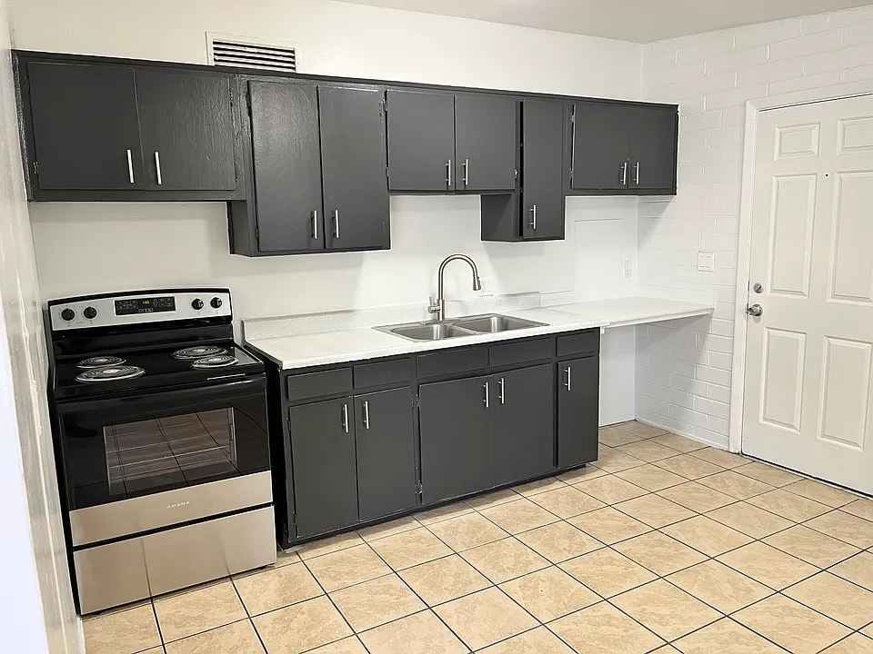 3240 N Geronimo Ave #3