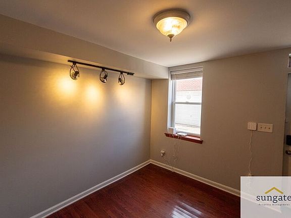 3rd image of 427 S Durham St