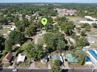 1201 N McLeansboro St, Benton, IL 62812