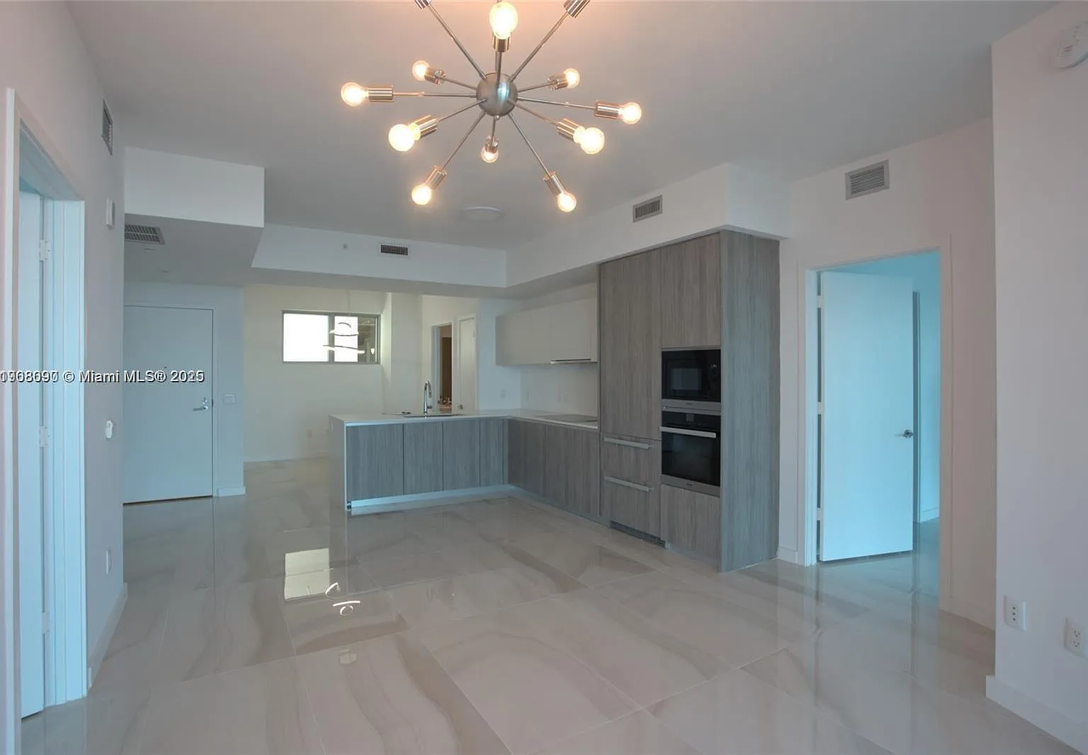 2 bed, 2.5 bath, 1180 sqft, $5,600 — Photo 3