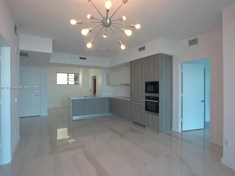 2902 NE 7th Ave — Photo 3
