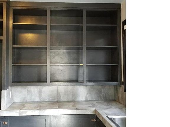 2nd image of 618 W 7th St APT 1