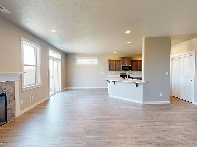 1189 Ava St — Photo 5