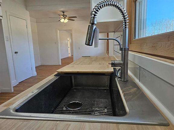 4th image of 404 S 2nd St