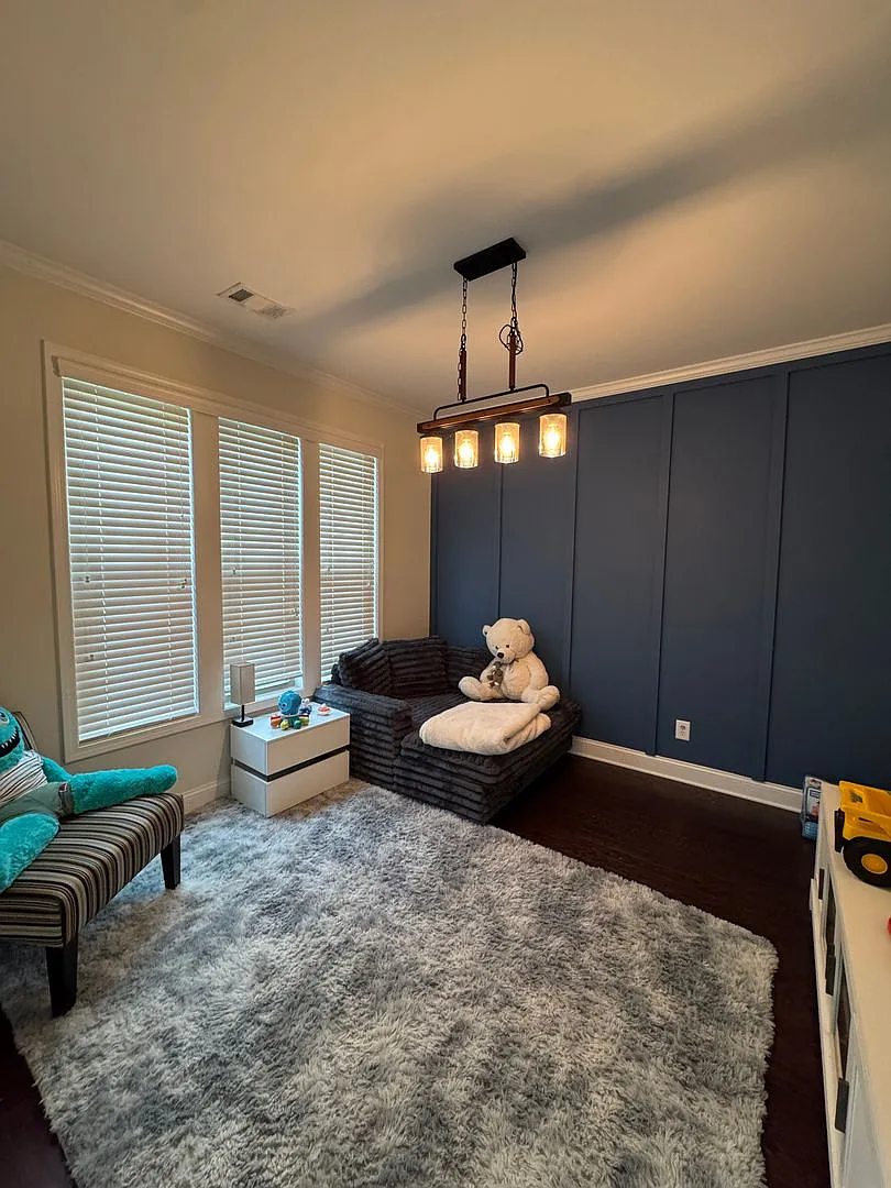 6 Bedroom Home in Flowery Branch! — Photo 2
