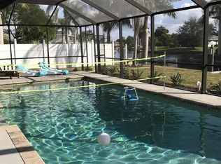 802 Victoria Dr, Cape Coral, FL 33904