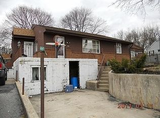 105 W Huller Ln, Reading, PA 19605
